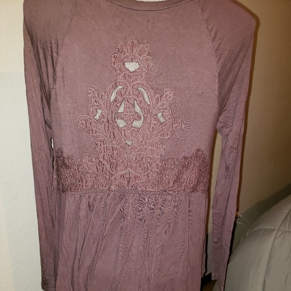 AE Shirt - Picture 3 of 5